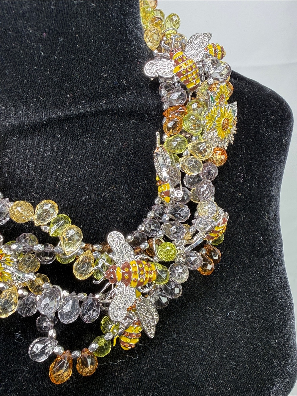 Sassy Jones Broach Necklace & Earrings - Picture 5 of 9
